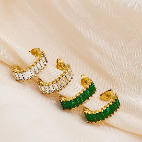 NEW💎18K Gold Plated Simulated Emerald Earrings*Baguette Earrings*Diamond Cut - Picture 9 of 10